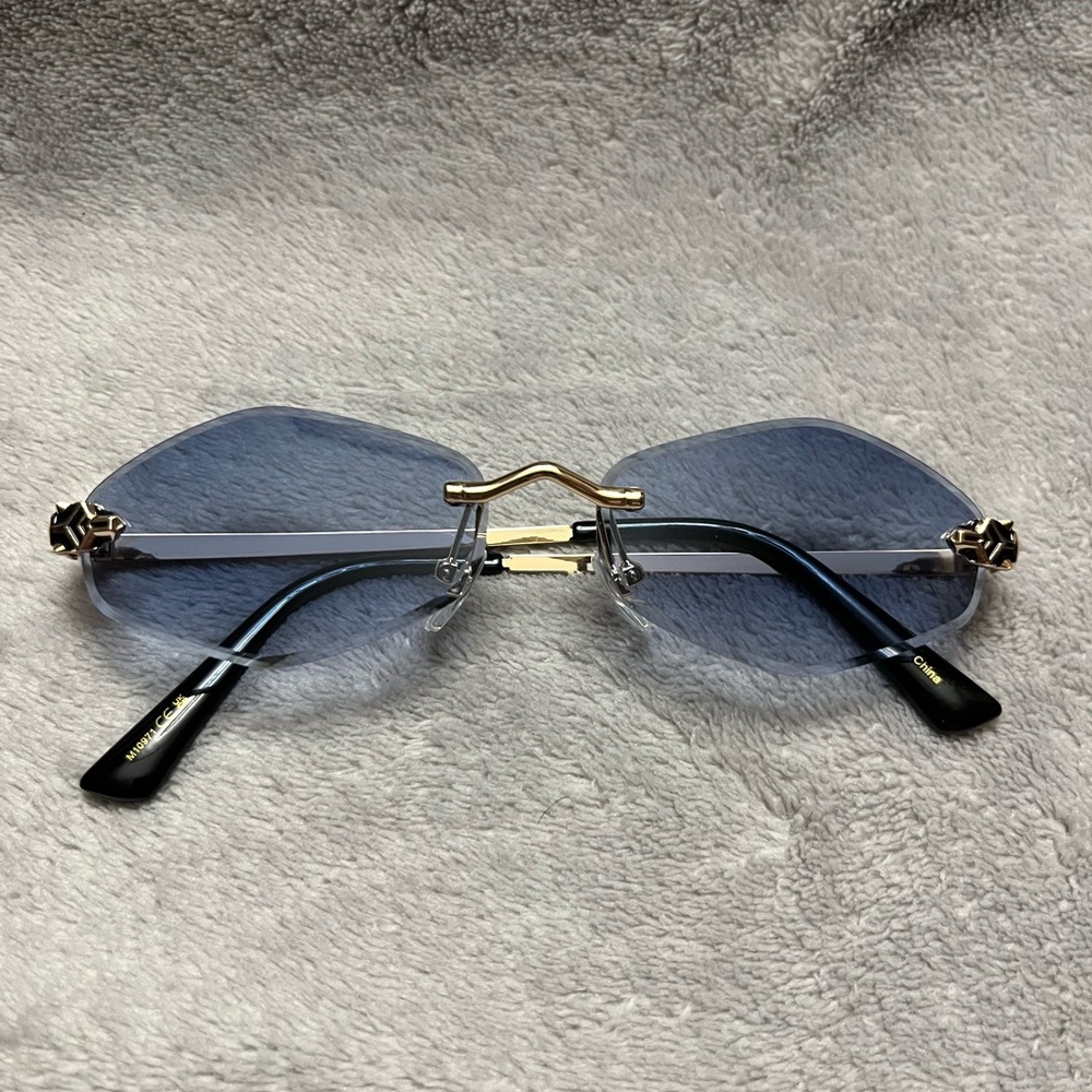 Elegant Women's Sunglasses with Blue Lenses and Gold Accents